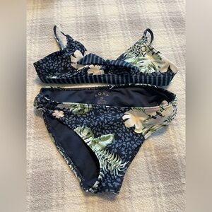 Roxy bathing suit size 10 Blue green and a little pink